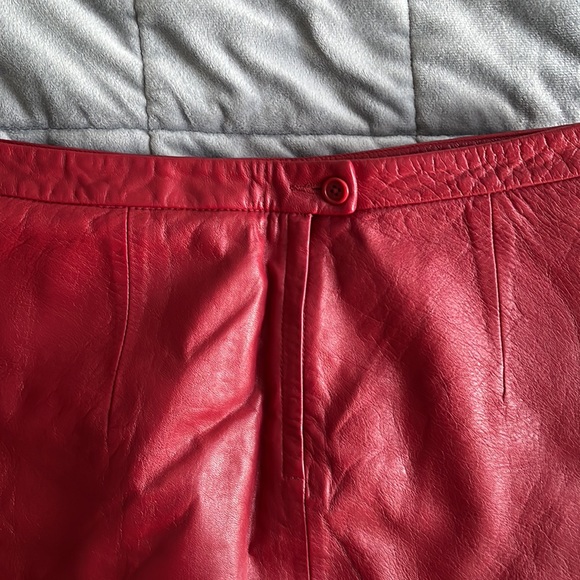 Vintage BCBG red leather mini skirt - Picture 5 of 5